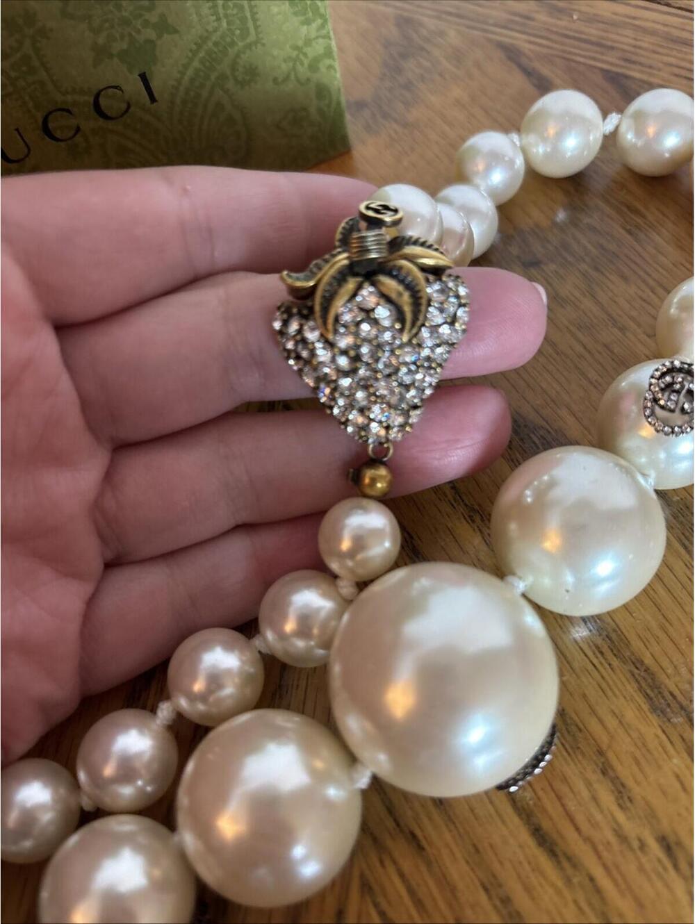 Gucci Pearl GG Logo Necklace with Crystal Strawberry Clasp, New W/Defects, J92 - Picture 9 of 10